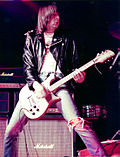 https://upload.wikimedia.org/wikipedia/commons/thumb/a/a7/Johnny_Ramone.jpg/120px-Johnny_Ramone.jpg